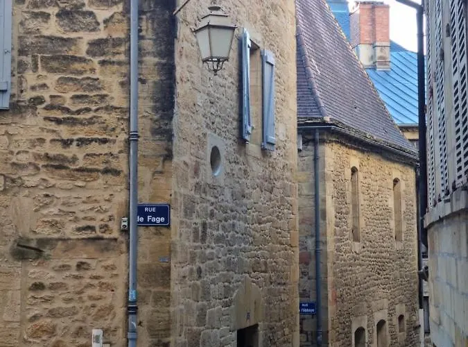 La Maison De Lily Au Coeur De La Cite Medievale Tatil Evi